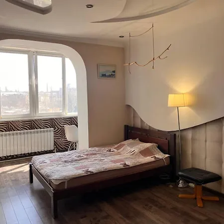 затишна історичний центр молдованка, новобудова паркінг - укриття, Cozy Historical Centre Odesa, New House Parking - Shelter アパート オデッサ